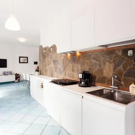 Angela With Private Pool And Sea View וילה סורנטו