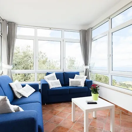 Angela With Private Pool And Sea View וילה סורנטו