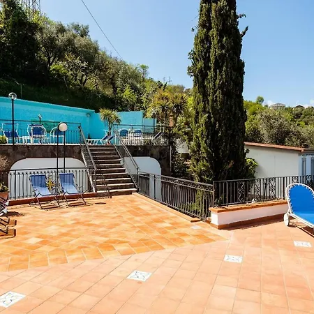 Angela With Private Pool And Sea View סורנטו