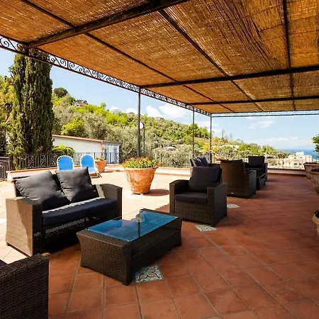 Angela With Private Pool And Sea View וילה סורנטו