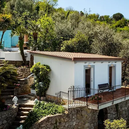 Angela With Private Pool And Sea View וילה סורנטו