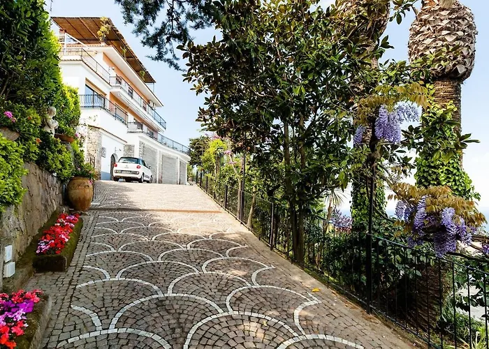 Angela With Private Pool And Sea View Sorrente