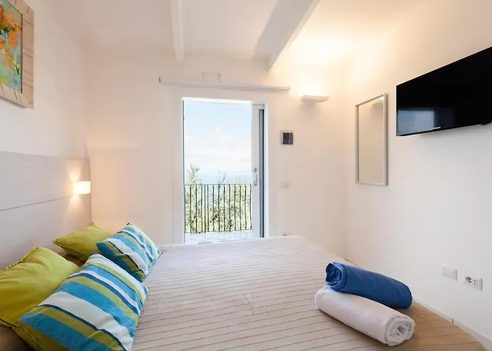 Angela With Private Pool And Sea View וילה סורנטו