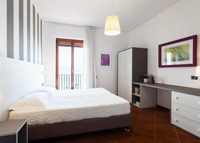 Angela With Private Pool And Sea View * סורנטו