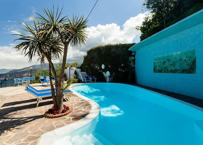 Angela With Private Pool And Sea View * סורנטו